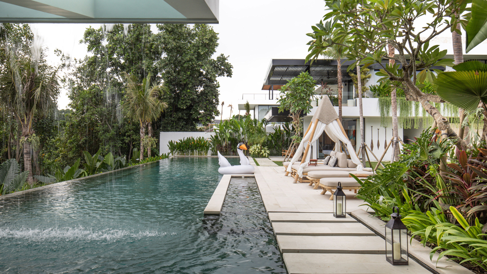 Villa Norbu - Expansive pool area overlooking rice fields